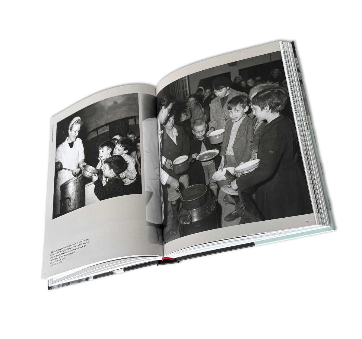 Spread van het boek De Ondergedoken Camera