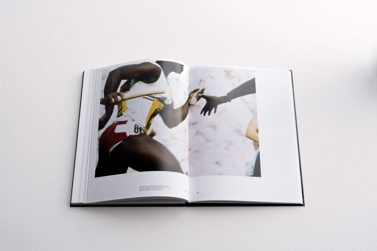 co rentmeester book spread two athletes in a relay