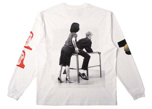 wit shirt lange mouw met foto van Blommers & Schumm met twee mensen op bureau